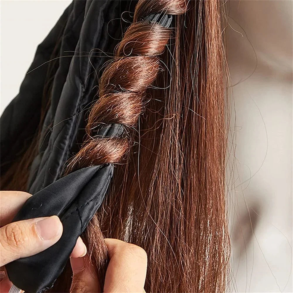 Detalhe do cabelo enrolado na haste marrom