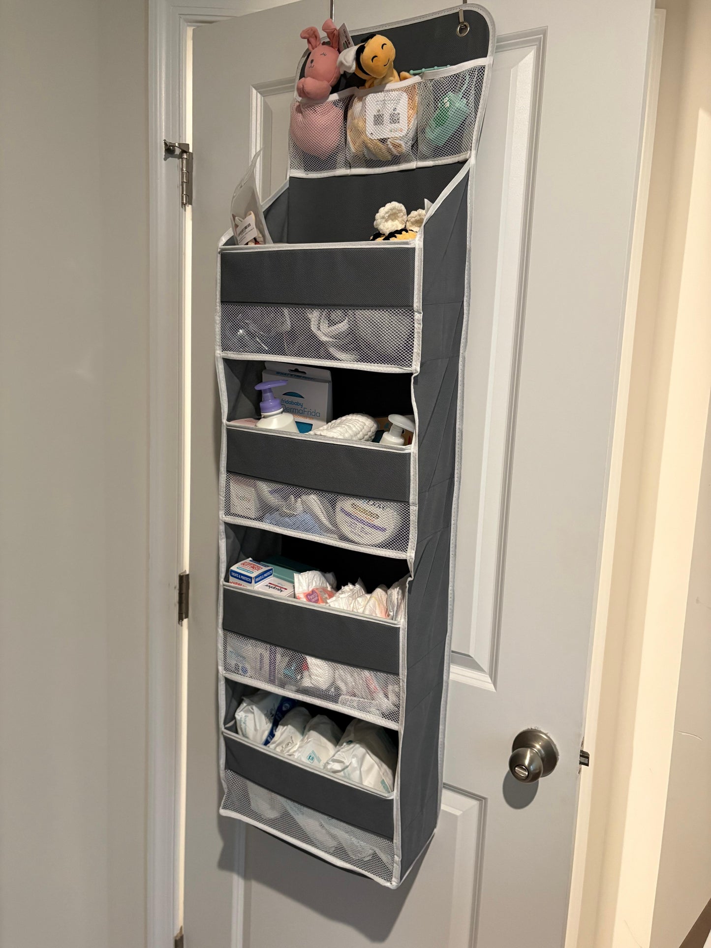 Organizador em uso na porta